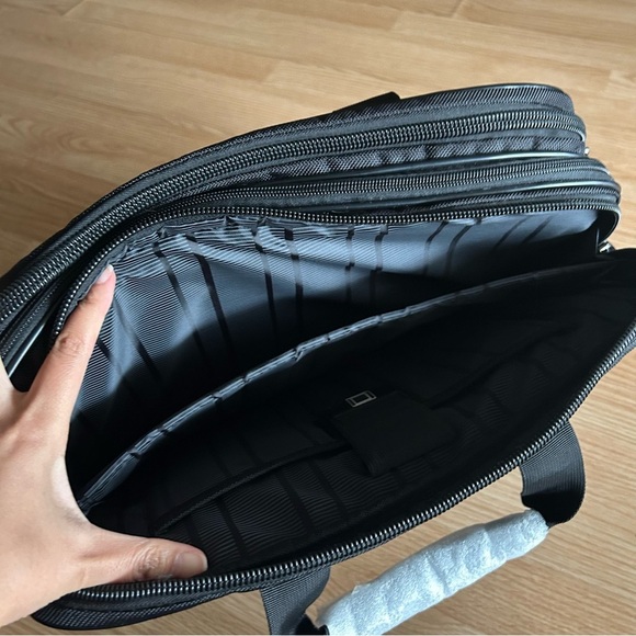 NWT Kenneth Cole Reaction Keystone Checkpoint-Friendly Laptop Portfolio Bag - Picture 9 of 12